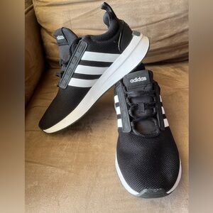 Men’s size 9 adidas cloud foam sneakers black